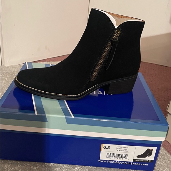 Mrs G is going LIVE! ❤️ this flyer to be notified of my LIVE shows. - Picture 7 of 9